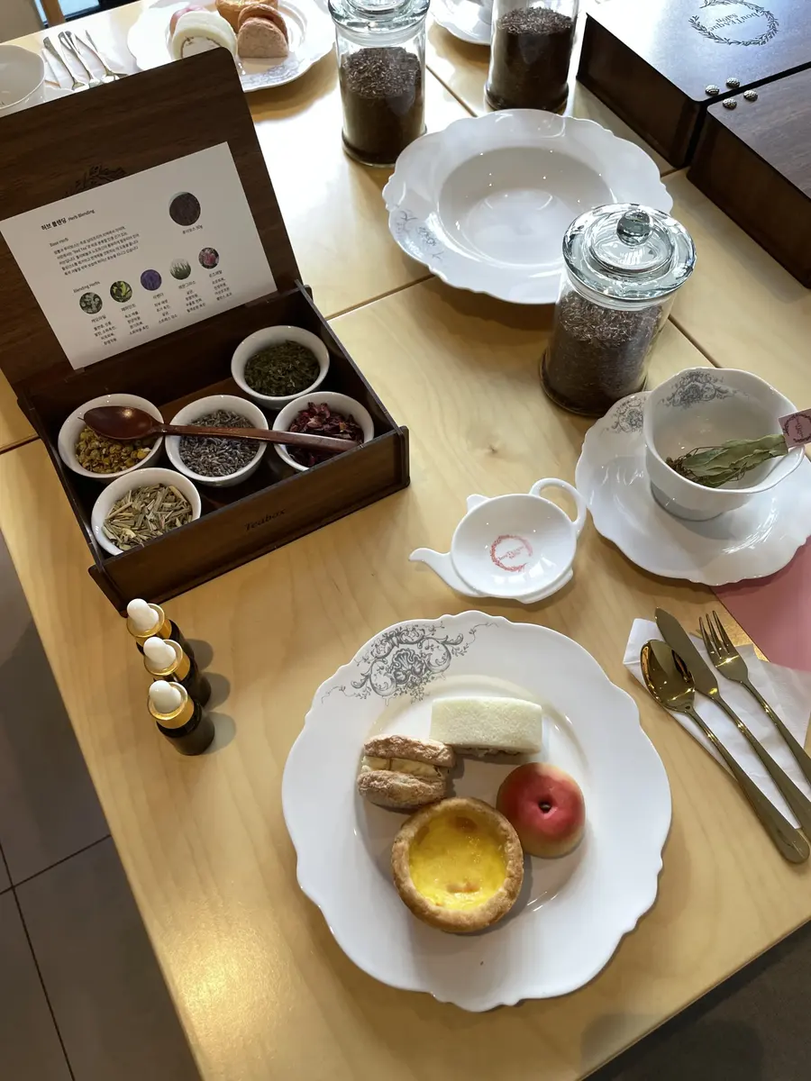 티블렌딩 티블렌딩 키트 상자와 디저트 플레이트
